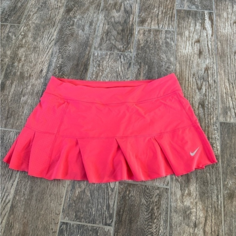 Nike Women's Pink Tennis Skort dri-fit.